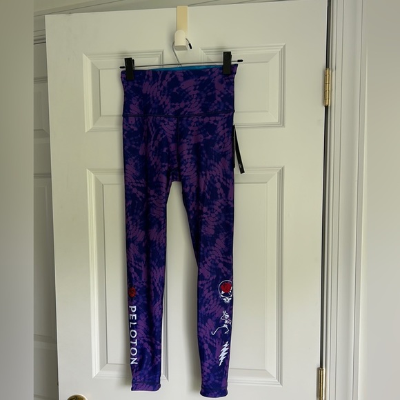NWT Peloton women’s reversible high waist leggings Grateful Dead size S - Picture 1 of 8